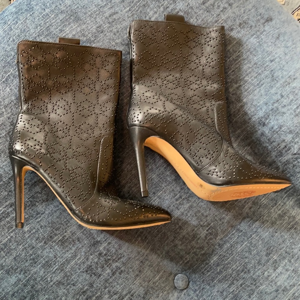 New Vince Camuto black studded Karikanta bootie 5M